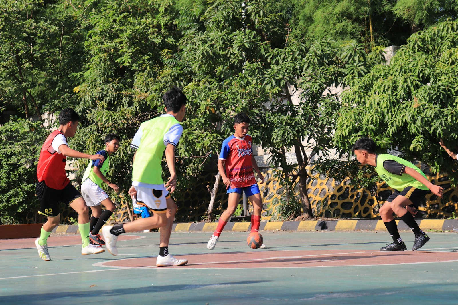 Two players in a competitive 1v1 within a small group session